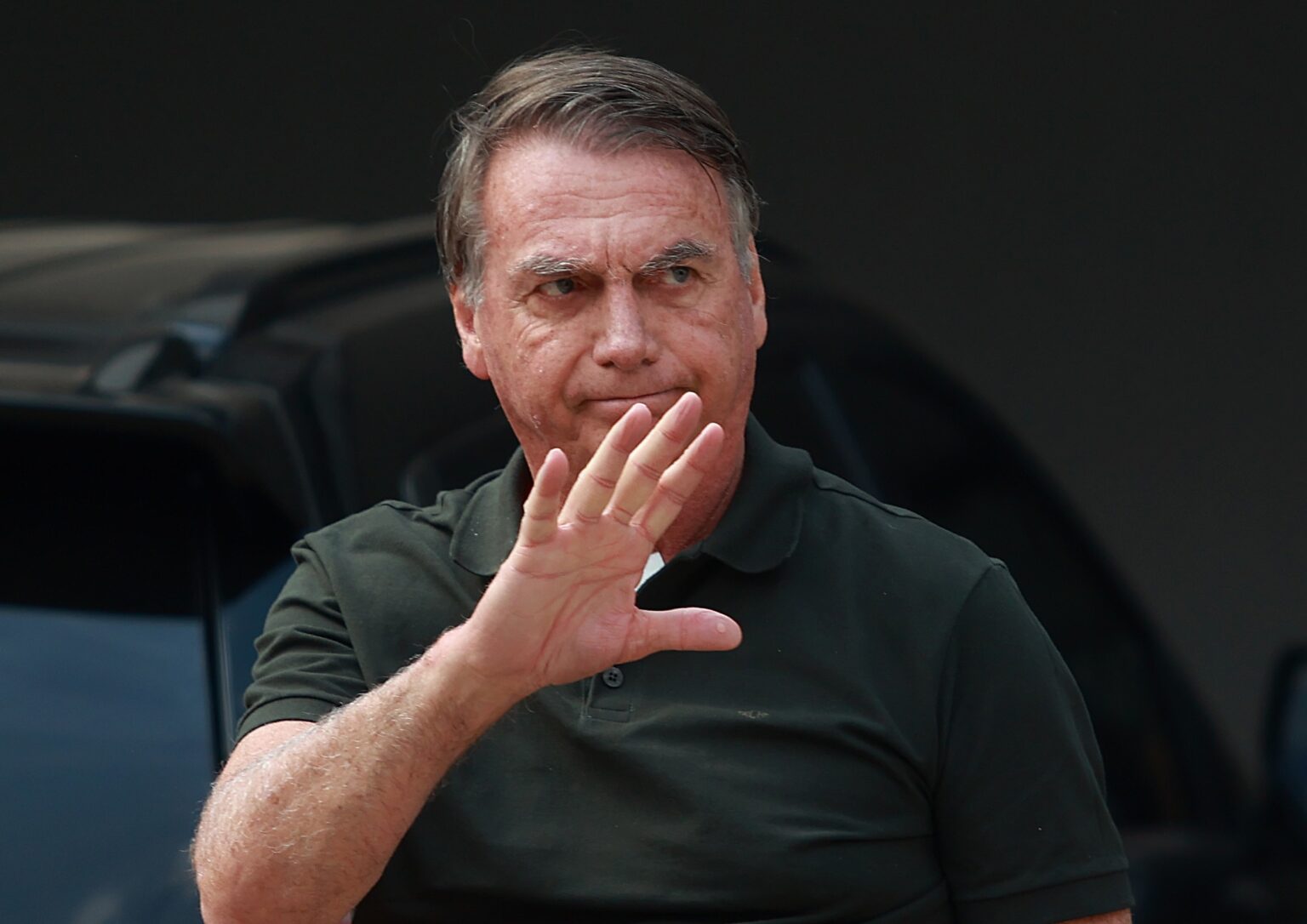 Bolsonaro Passa por Novo Procedimento Cirúrgico para Combater Soluços