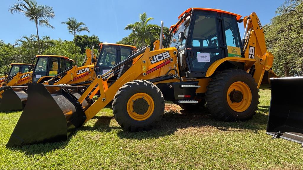 Bragança Paulista Avança no Agronegócio com Nova Retroescavadeira