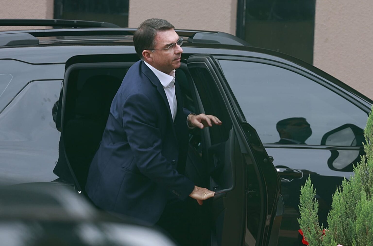 Flávio Bolsonaro Inicia Agenda Internacional em Israel como Pré-Candidato à Presidência