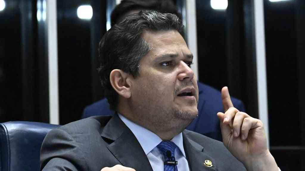 Investigações do MP Eleitoral: Davi Alcolumbre e Clécio Luís em Foco