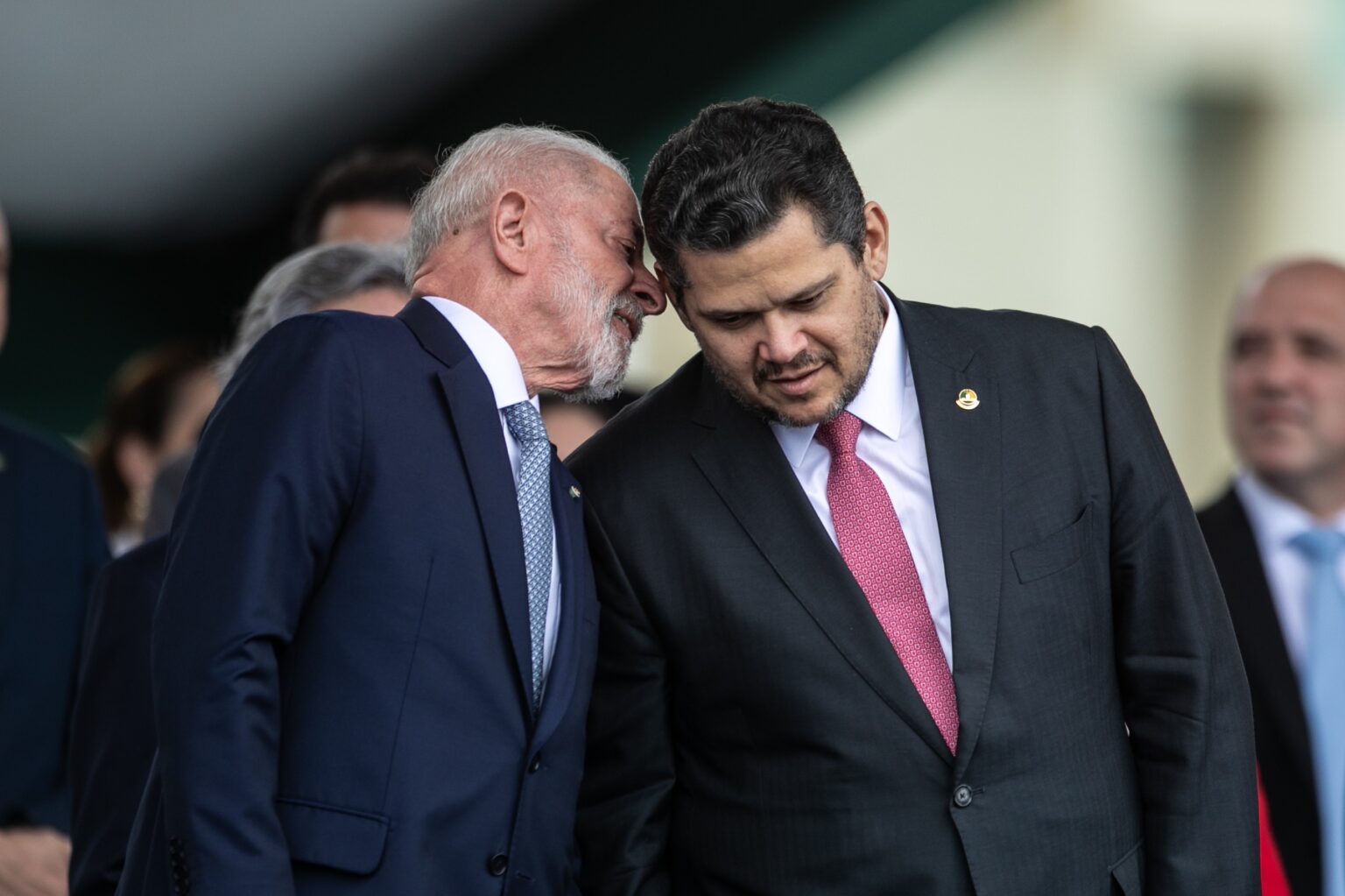 Alcolumbre Elogia Lula Durante Crise Política e Poisa por Distensionamento Imagem do artigo