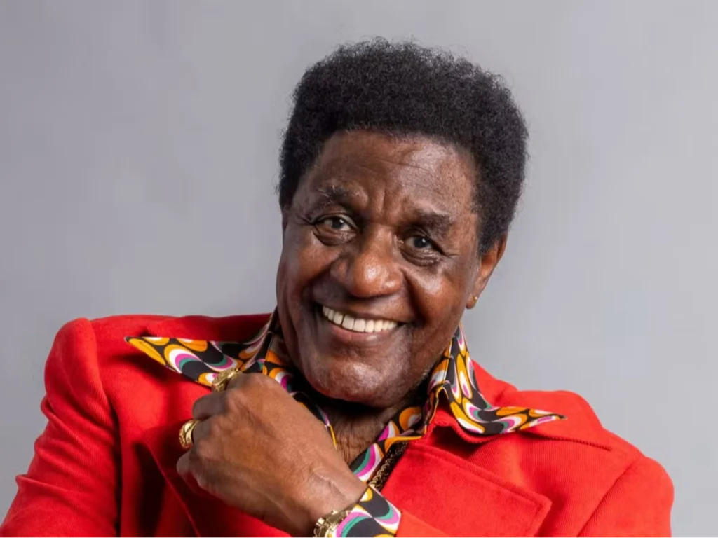 Tony Tornado Recebe Medalha Tiradentes em Reconhecimento à Sua Contribuição Cultural Tony Tornado Recebe Medalha Tiradentes em Reconhecimento à Sua Contribuição Cultural