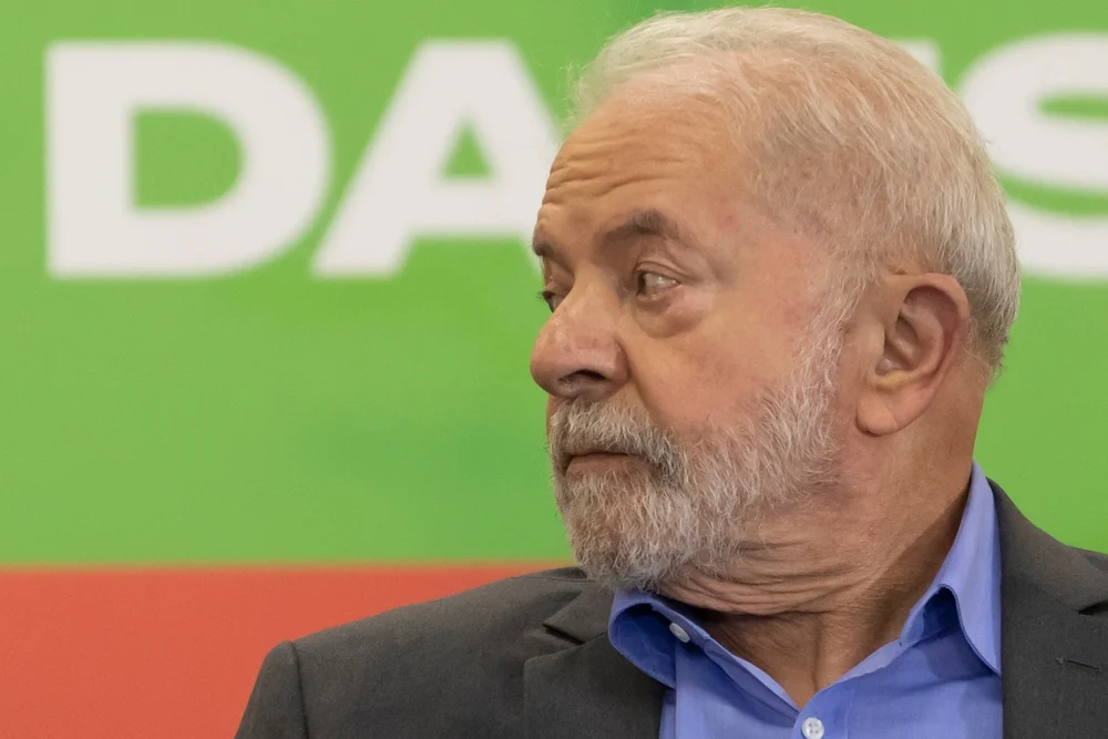Análises Revelam Que Política Fiscal de Lula Enfrenta Sustentabilidade Crítica
