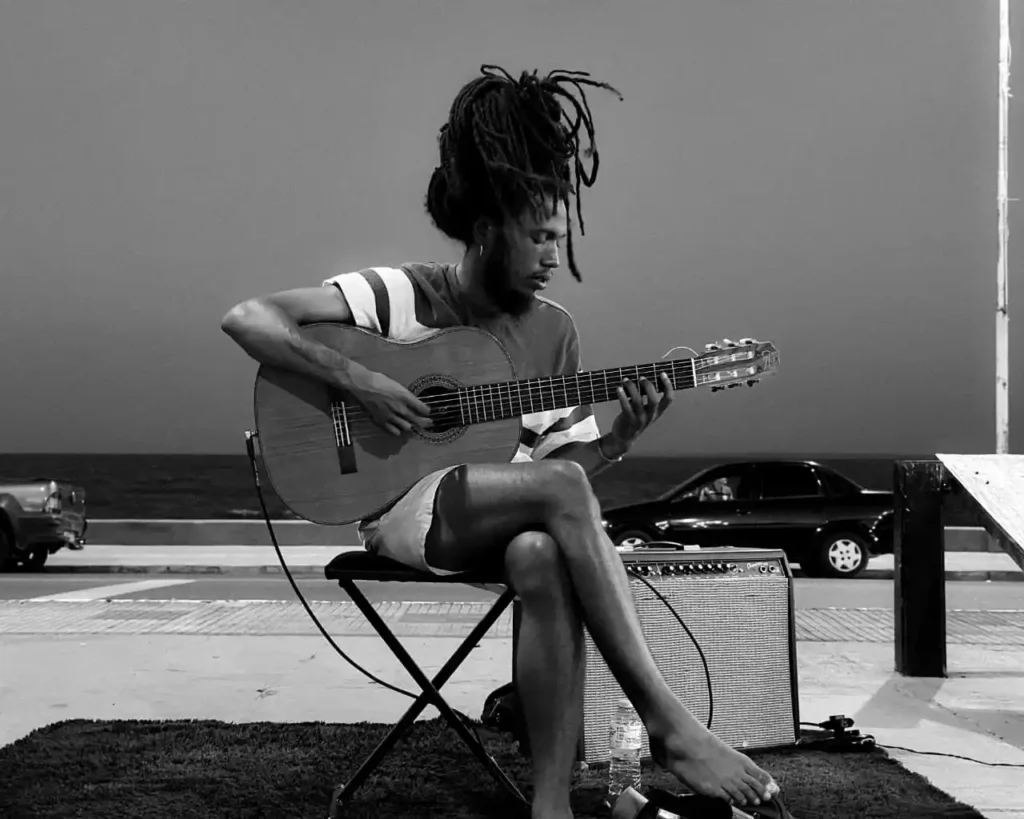 Anthony Barbosa Lança Álbum Visual Intimista que Une Música e Audiovisual