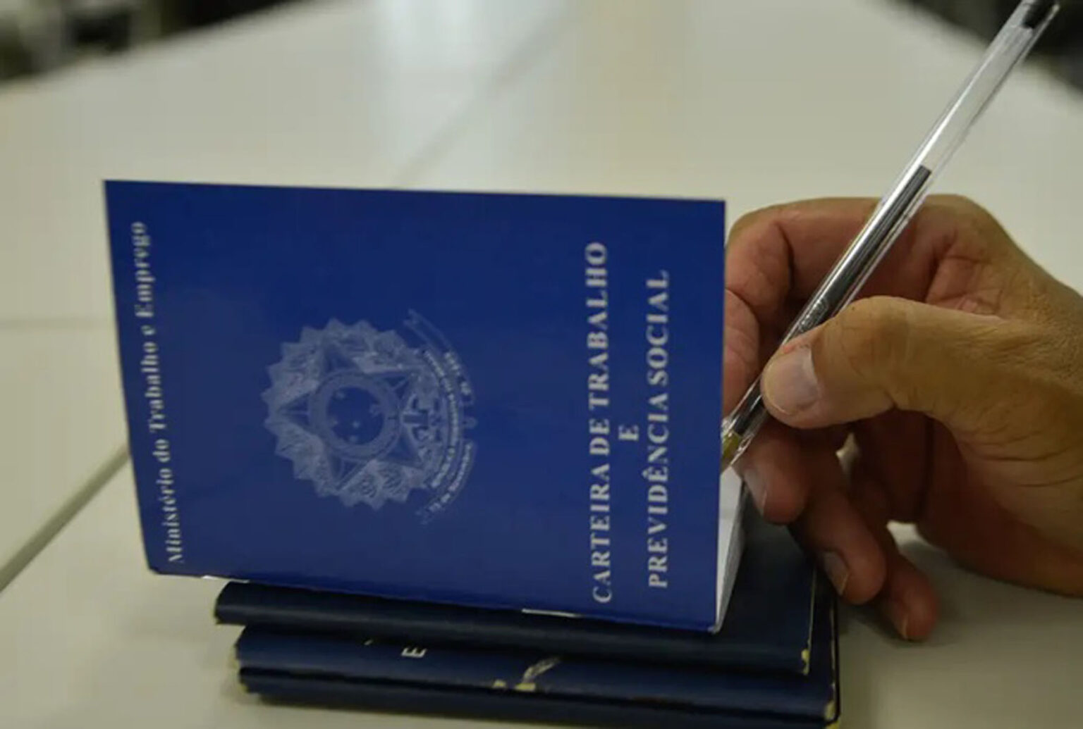 Brasil Finaliza 2025 com Criação de 1,27 Milhão de Empregos Formais