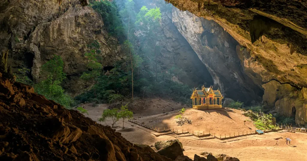 Caverna na Tailândia: um Tesouro Revelado ao Amanhecer