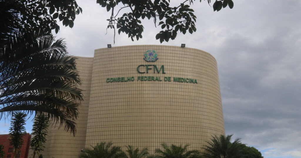 Conflito entre CFM e Moraes agita redes sociais e intensifica polarização política