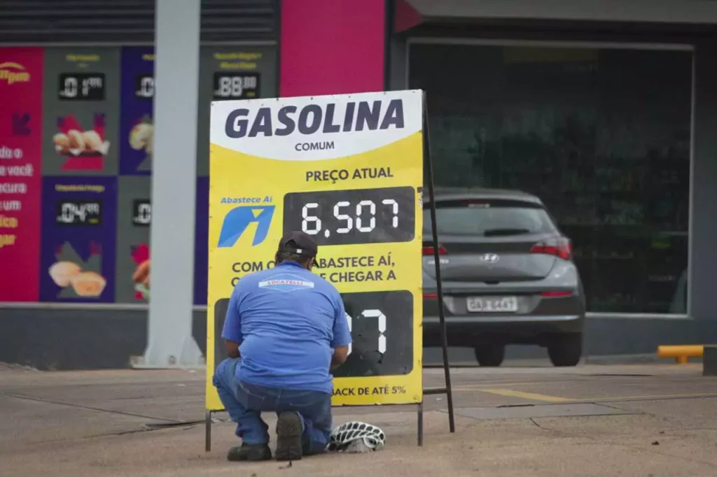 Economia: Gasolina Começa 2026 Mais Cara com Aumento do ICMS - Confira os Preços por Estado