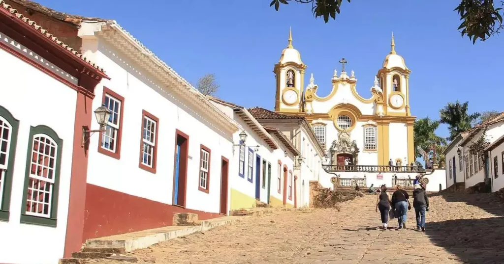 Explorando Minas Gerais: 25 Destinos Imperdíveis para Suas Férias
