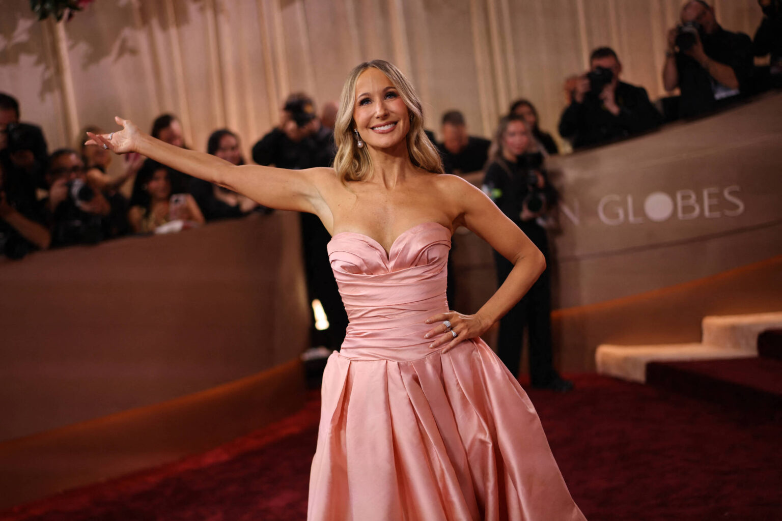 Globo de Ouro 2024: Celebrações de Artistas Estrangeiros em Meio à Política Americana