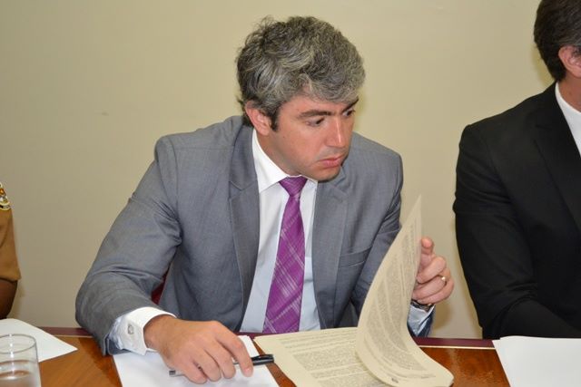 Internauta Enfrenta Ação Judicial por Vídeo que Cita 'Proteção' de Promotor Afastado