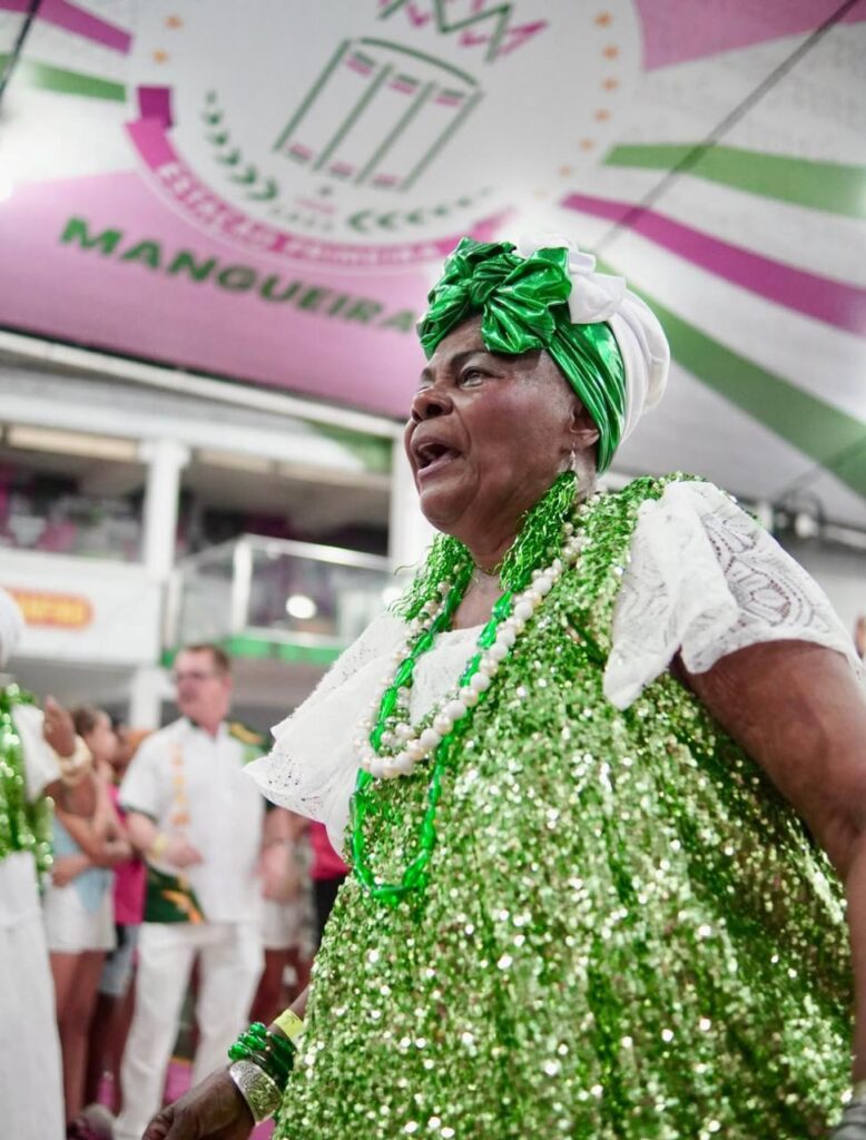 Mangueira Encena Cura e Saberes Afro-Indígenas em Enredo para o Carnaval de 2026 Mangueira Encena Cura e Saberes Afro-Indígenas em Enredo para o Carnaval de 2026
