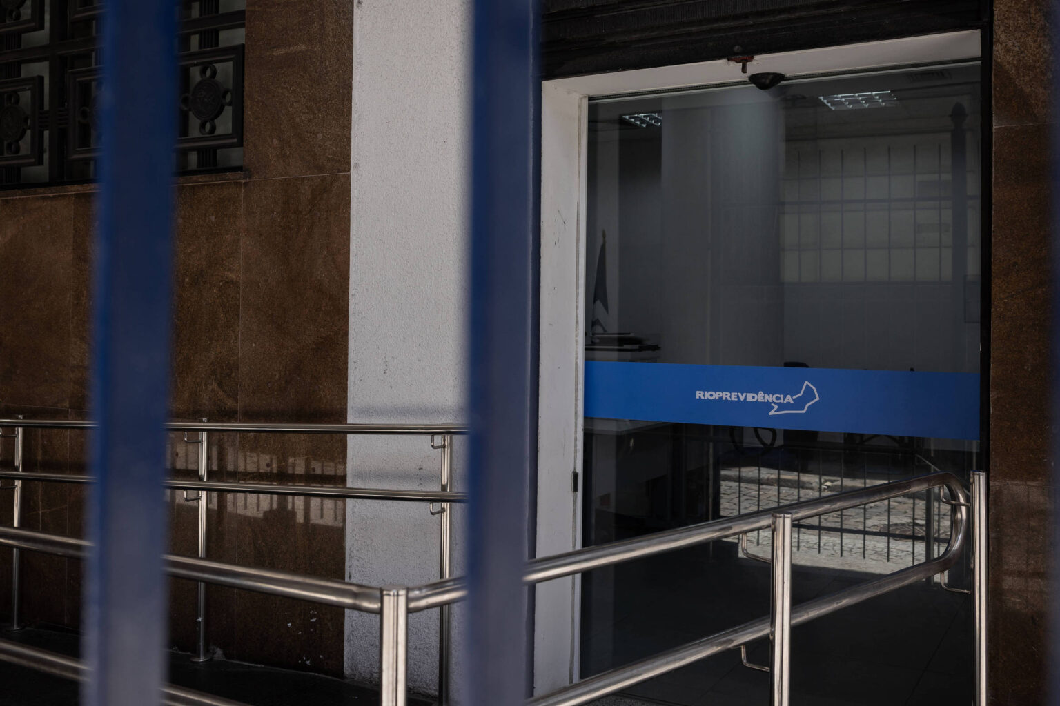 Ministério Público Investiga Aplicações de Fundos de Previdência no Banco Master em Seis Estados