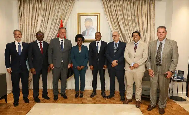 Ministro Carlos Fávaro Avança em Acordo Agrícola com Angola Ministro Carlos Fávaro Avança em Acordo Agrícola com Angola