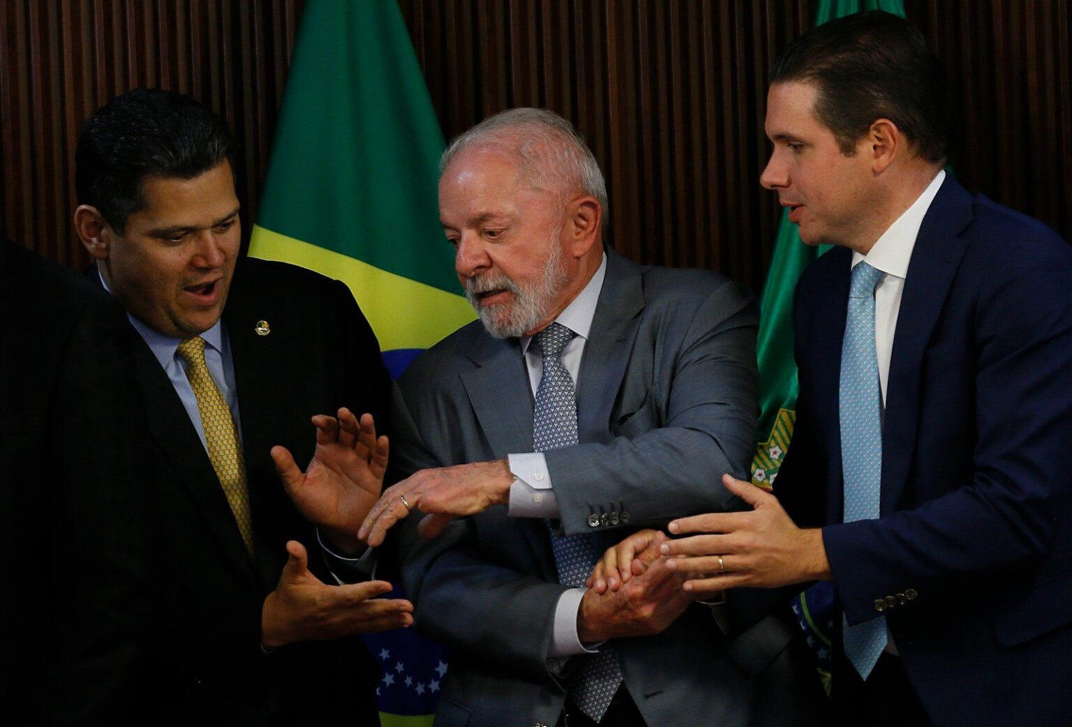 Motta e Alcolumbre Confiam em Apoio para Derrubar Veto de Lula ao Projeto da Dosimetria