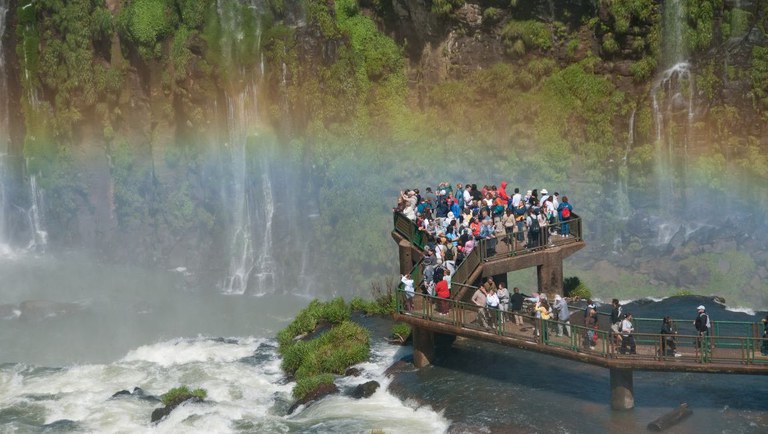 Parque Nacional do Iguaçu Atinge 2 Milhões de Visitantes em 2025 - Um Marco no Turismo de Natureza