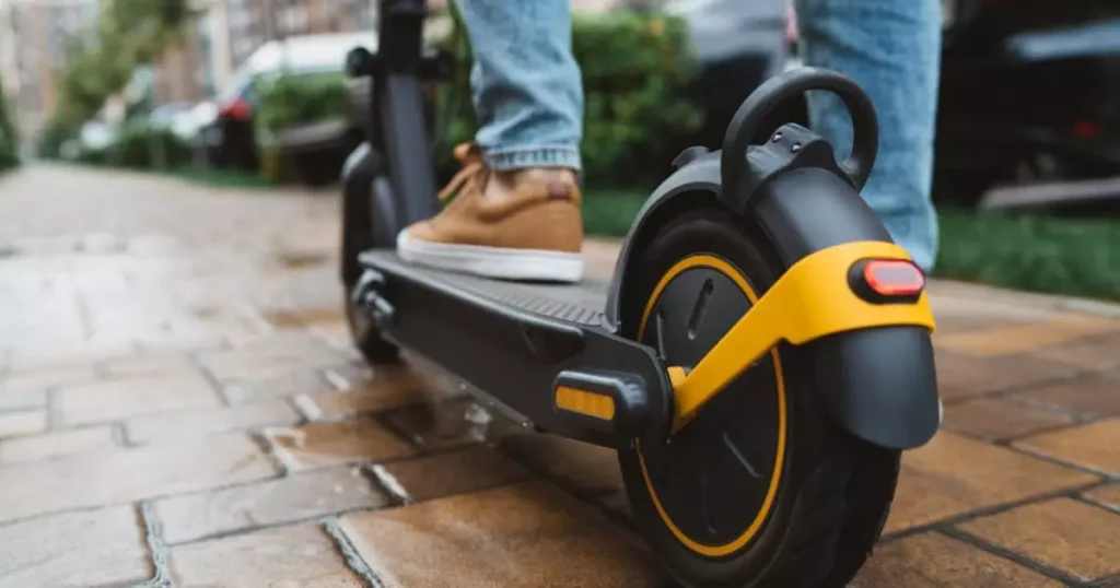 Patinetes Elétricos: Riscos Silenciosos à Saúde dos Jovens