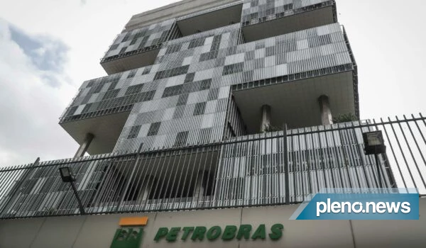 Petrobras Registra Queda de 2% na Bolsa Após Vazamento na Margem Equatorial