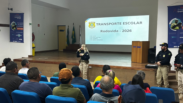 PRF Promove Palestra Sobre Transporte Escolar em Ação Educativa no Amapá