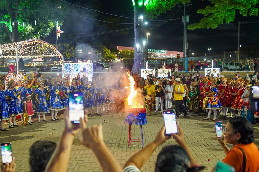 Queima da Lapinha: Tradição e Lirismo Encantam o Ecoparque das Paineiras em Paulista Queima da Lapinha: Tradição e Lirismo Encantam o Ecoparque das Paineiras em Paulista
