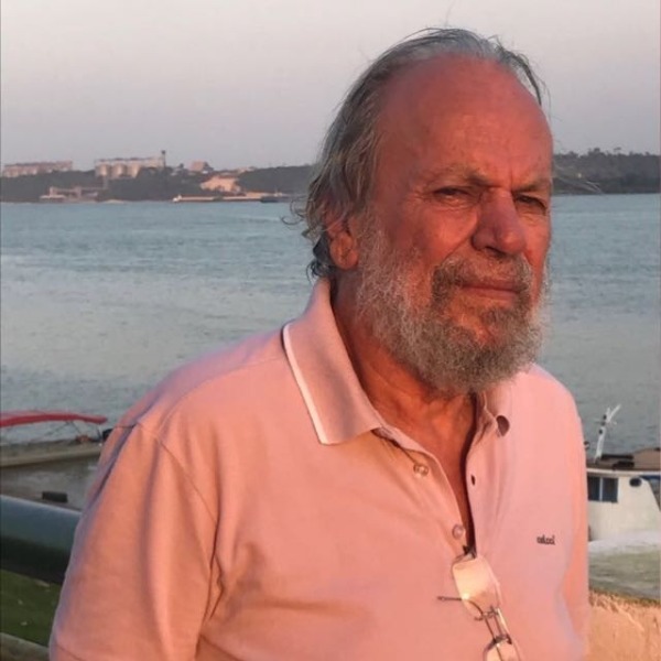 Sócrates e a Crítica à Democracia: Reflexões sobre o Vexame Político Atual