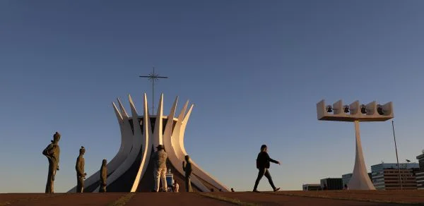 Turismo Religioso entre Idosos: Oportunidades em Brasília e Além Turismo Religioso entre Idosos: Oportunidades em Brasília e Além