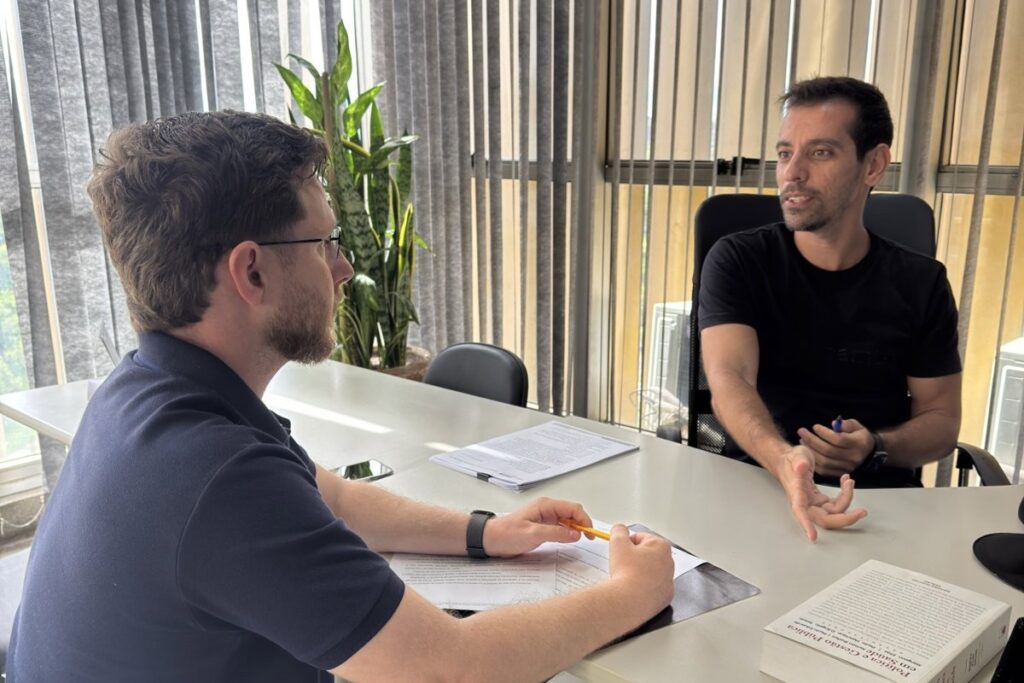 Vereador discute saúde mental e medicamentos em reunião na Câmara de Piracicaba