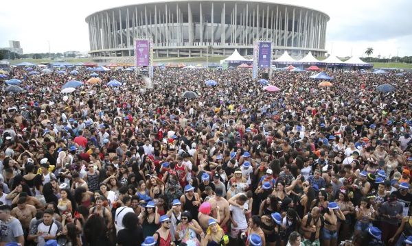 Carnaval promete movimentar bilhões no turismo e oferece consumo estratégico em Brasília