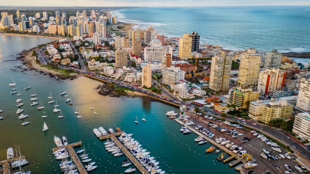 Descubra os Encantos do Uruguai: O Destino Preferido dos Gaúchos no Verão Descubra os Encantos do Uruguai: O Destino Preferido dos Gaúchos no Verão