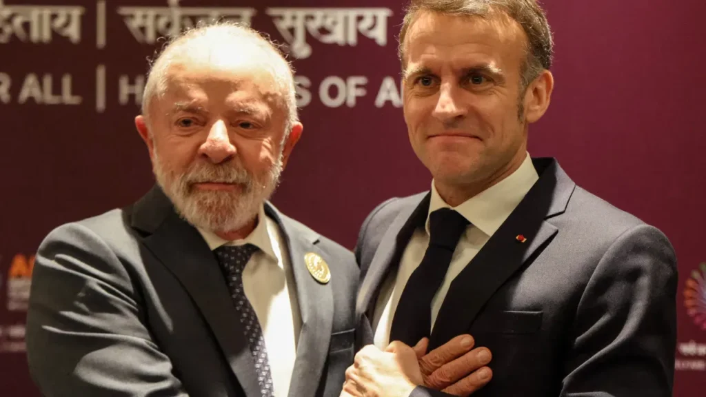 Lula e Macron: Diálogo Estratégico sobre Defesa e Comércio na Índia Lula e Macron: Diálogo Estratégico sobre Defesa e Comércio na Índia
