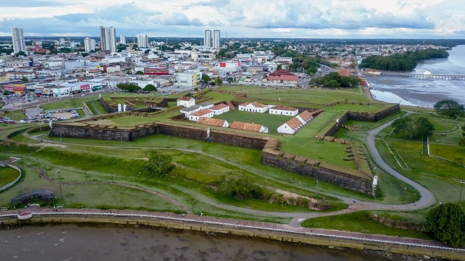 Macapá: Debates sobre a Exploração de Petróleo em Terra de Cultura e História