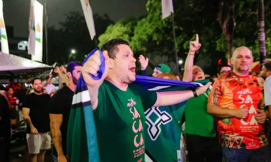 Mangueira Homenageia o Amapá em Desfile e Alcolumbre Acompanha em Macapá Mangueira Homenageia o Amapá em Desfile e Alcolumbre Acompanha em Macapá