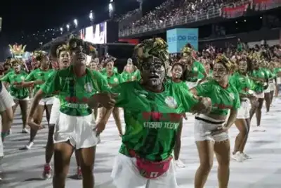 Mangueira Leva a Força do Amapá à Sapucaí com o Som das Caixas de Marabaixo Mangueira Leva a Força do Amapá à Sapucaí com o Som das Caixas de Marabaixo