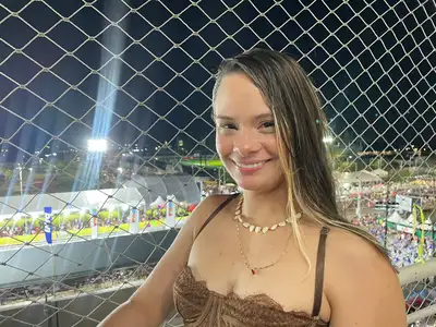 Desfiles no Sambódromo de Macapá: Emoção e Tradição Marcam Abertura do Carnaval 2026 Imagem do artigo