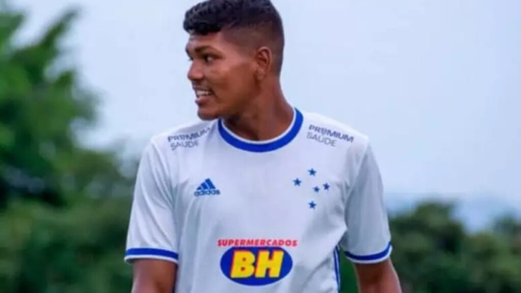 Tragédia no Futebol: Ex-jogador do Cruzeiro Vitão morre em decorrência de bala perdida