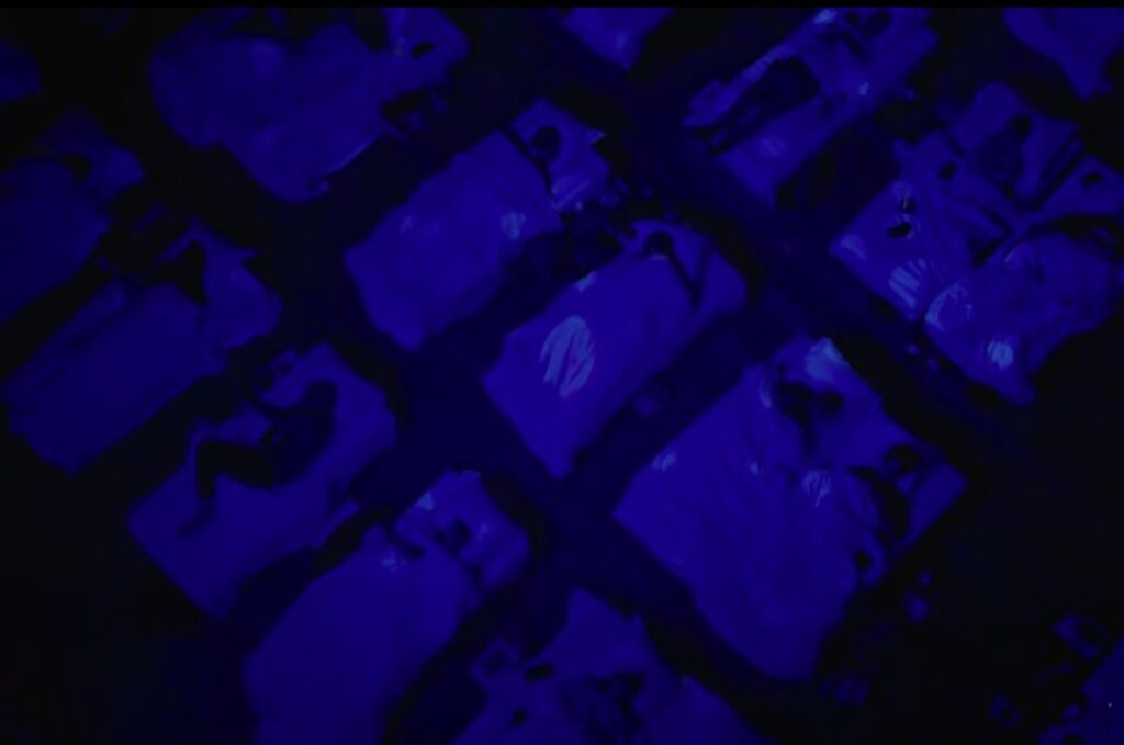 Descubra a Nova Mania da China: Shows em Camas Confortáveis