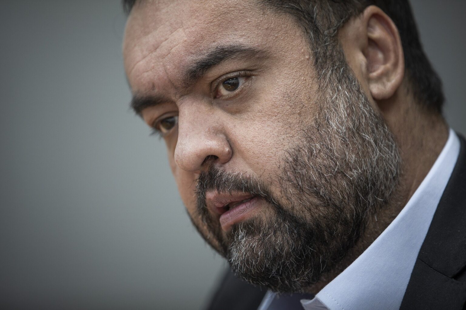 Exoneração de Assessor de Cláudio Castro Revela Tensão no Governo do Rio