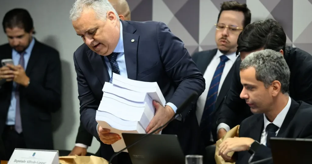 Fim da CPMI: Reflexos Perigosos para a Democracia Brasileira Fim da CPMI: Reflexos Perigosos para a Democracia Brasileira