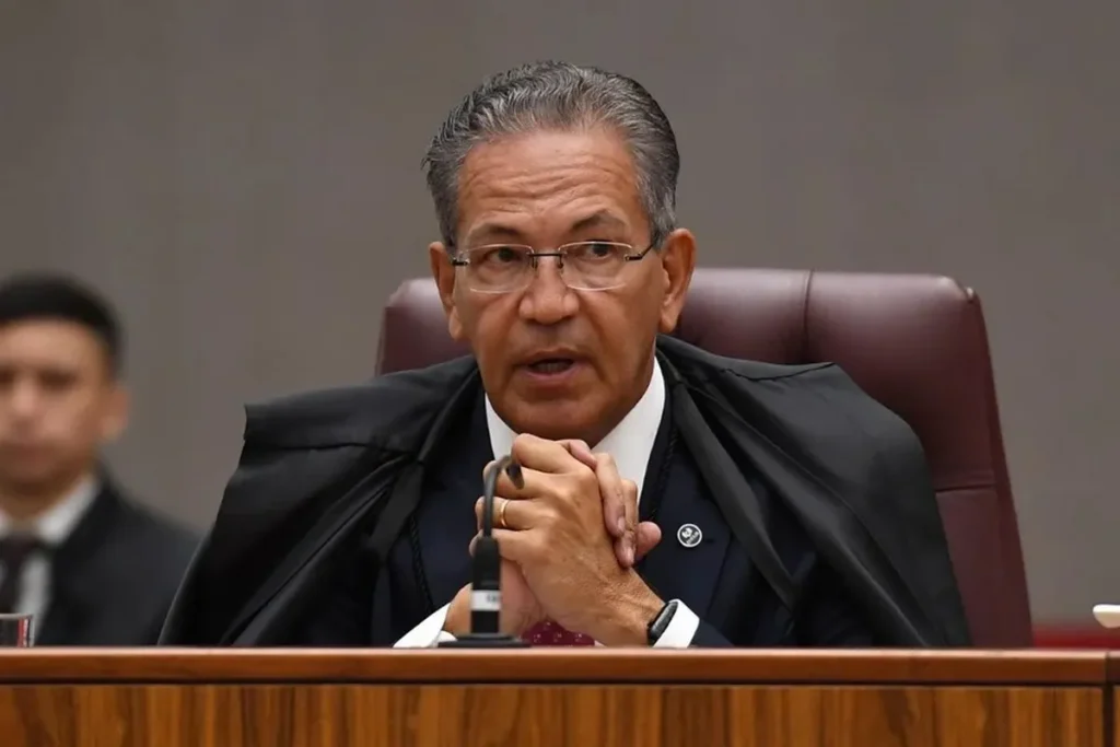 Ministro do STJ Intervém em Voo com 'Mata-Leão' e Evita Tragédia