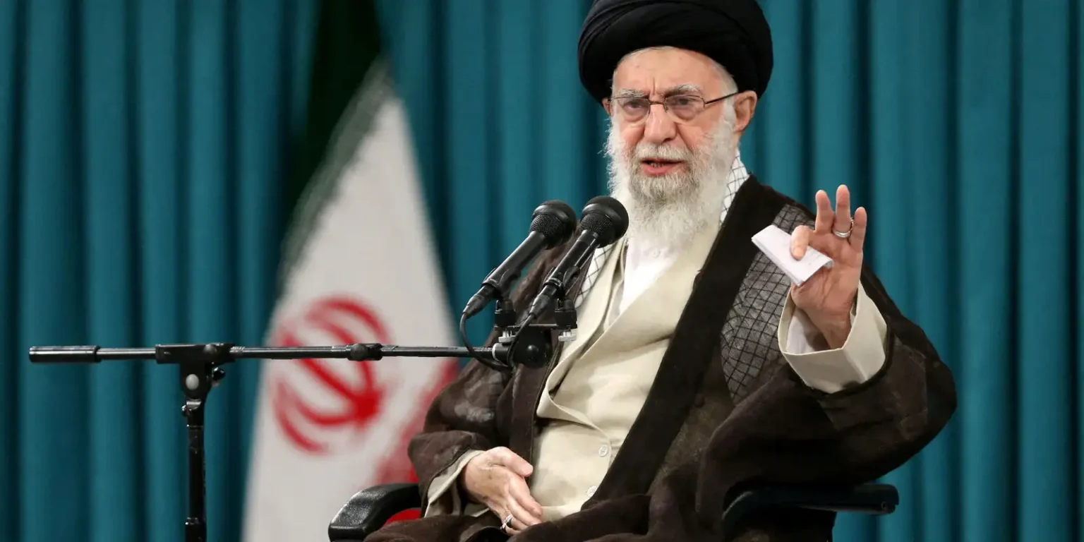 Morte de Ali Khamenei Aprofunda Crise Política no Irã Após Ataques de Israel e EUA Morte de Ali Khamenei Aprofunda Crise Política no Irã Após Ataques de Israel e EUA