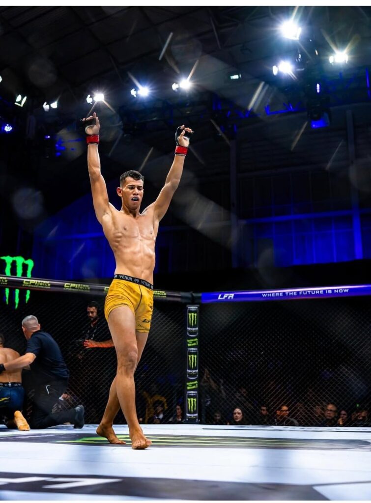 Richard ‘Espeto’ Silva Brilha na LFA 229 com Vitória por Finalização Richard 'Espeto' Silva Brilha na LFA 229 com Vitória por Finalização