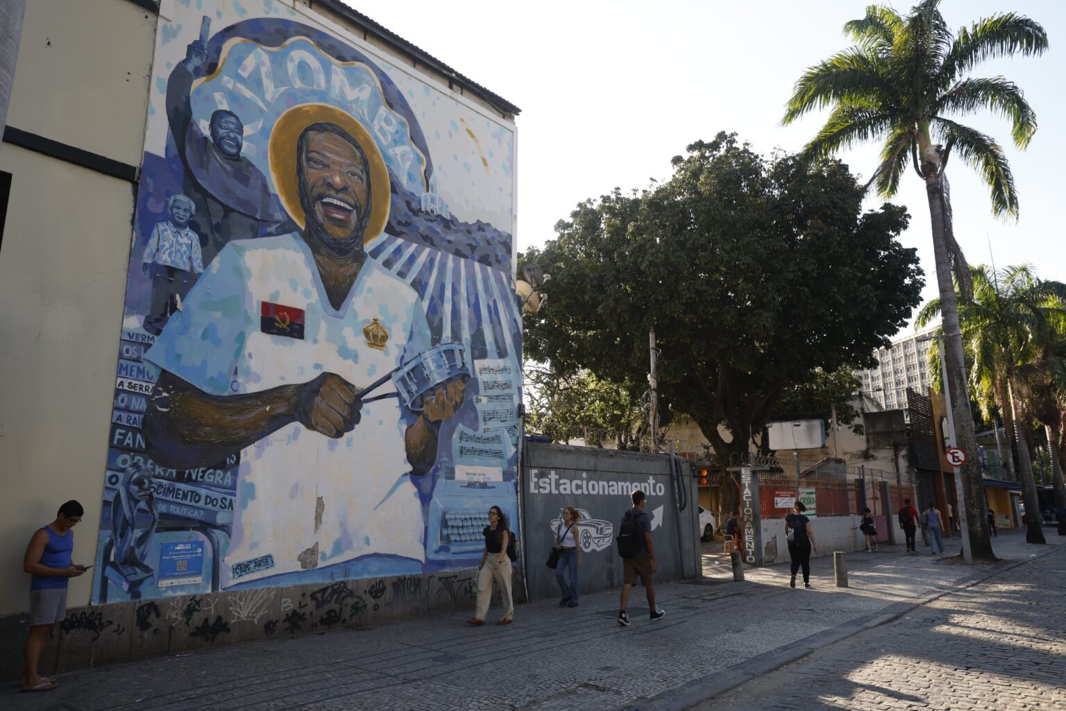 Rota do Samba: Vila Isabel se Destaca no Turismo Internacional com 'Três Apitos'