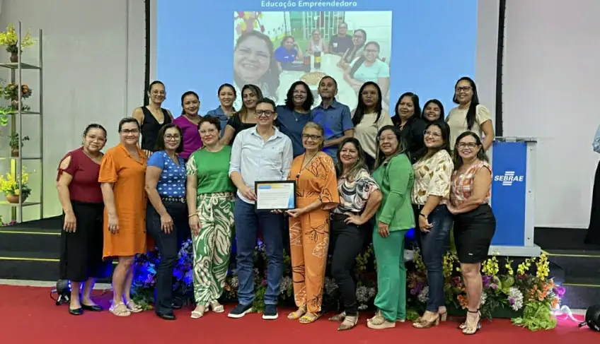 Sebrae e SEED Inovam na Educação Empreendedora com INOVA Escola 2.0 Sebrae e SEED Inovam na Educação Empreendedora com INOVA Escola 2.0