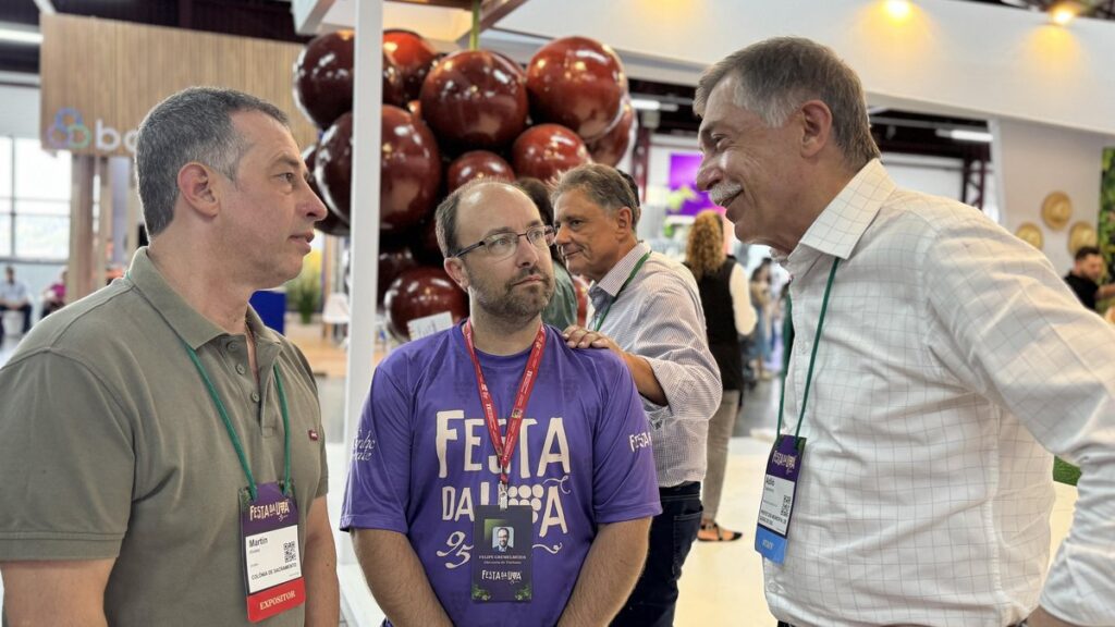 Secretário de Turismo de Colônia do Sacramento Visita Caxias do Sul para Festa da Uva Secretário de Turismo de Colônia do Sacramento Visita Caxias do Sul para Festa da Uva