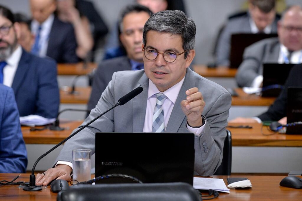 Senador Randolfe Rodrigues Institui Lei para Auxiliar Pacientes do SUS em Transporte para Tratamentos Senador Randolfe Rodrigues Institui Lei para Auxiliar Pacientes do SUS em Transporte para Tratamento