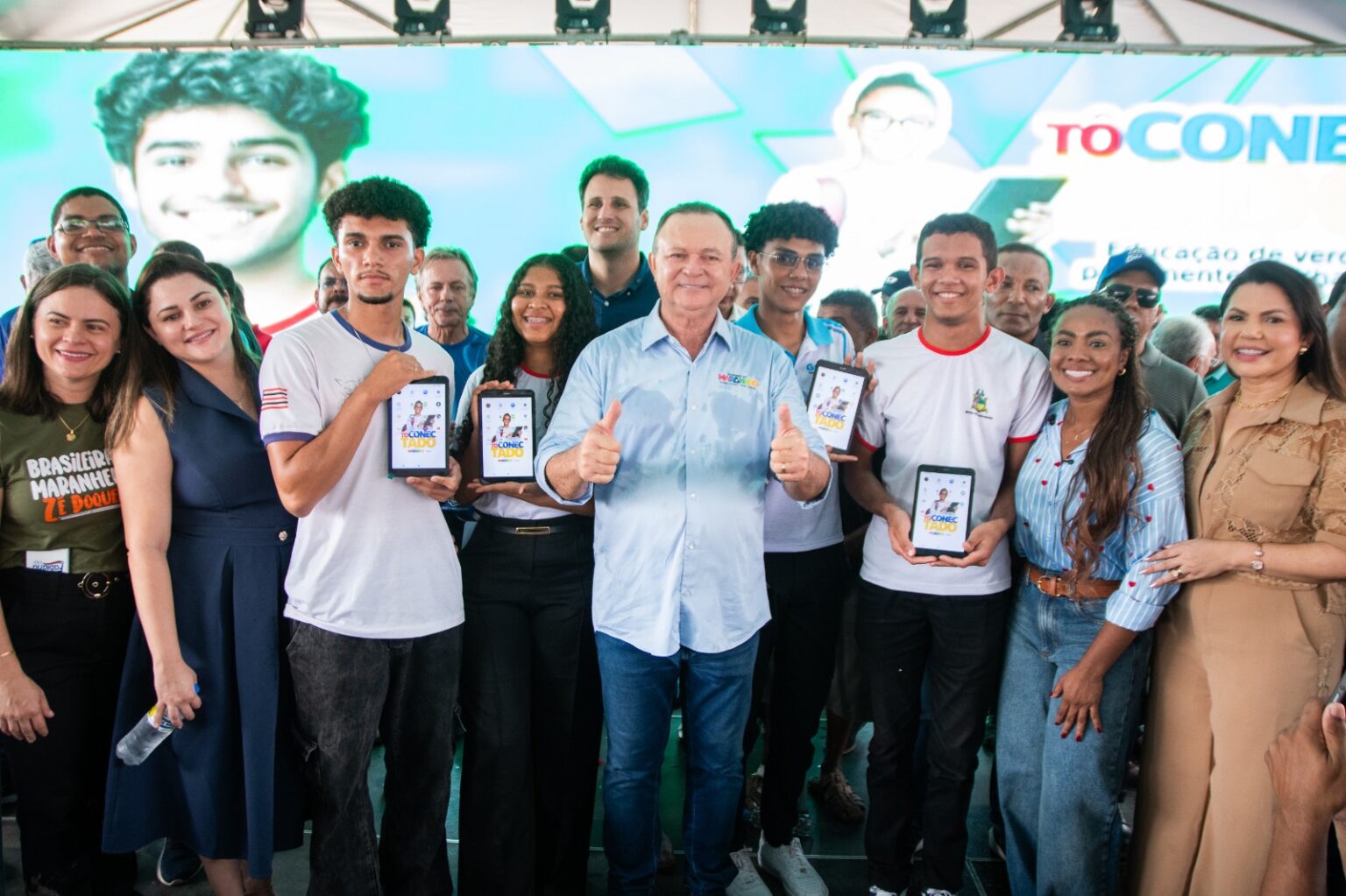 Zé Doca Impulsiona Inclusão Digital com Entrega de Tablets do Programa Tô Conectado