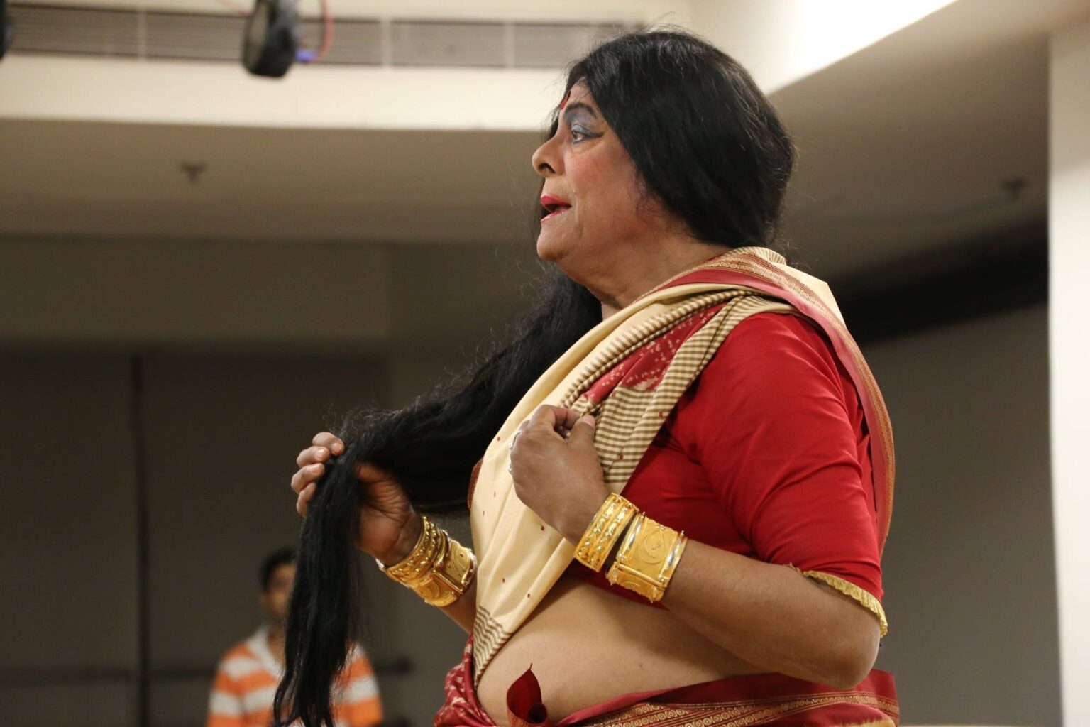 A Incrível História de Chapal Bhaduri: O Ator que Encantou o Teatro e Desapareceu nas Sombras A Incrível História de Chapal Bhaduri: O Ator que Encantou o Teatro e Desapareceu nas Sombras