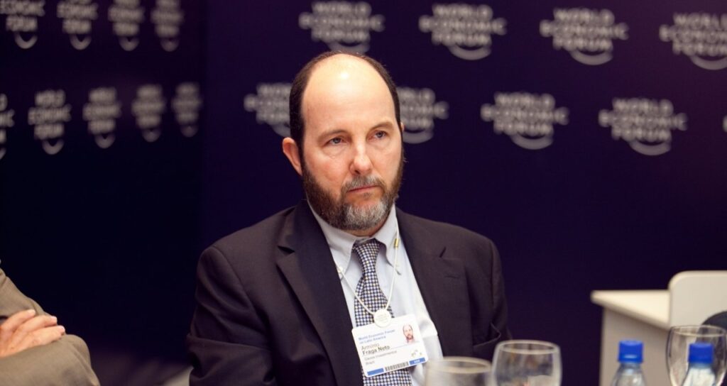 Armínio Fraga Defende Política Fiscal para Auxiliar Banco Central no Combate à Inflação Armínio Fraga Defende Política Fiscal para Auxiliar Banco Central no Combate à Inflação