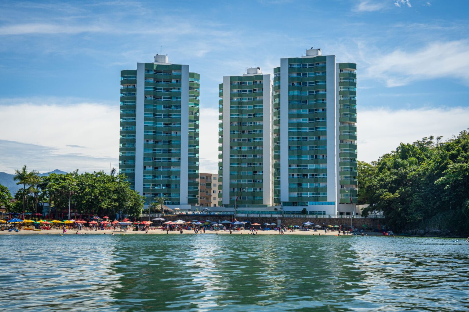 Caraguatatuba: Ocupação Hoteleira de 82% em Feriado Prolongado e Crescimento no Turismo