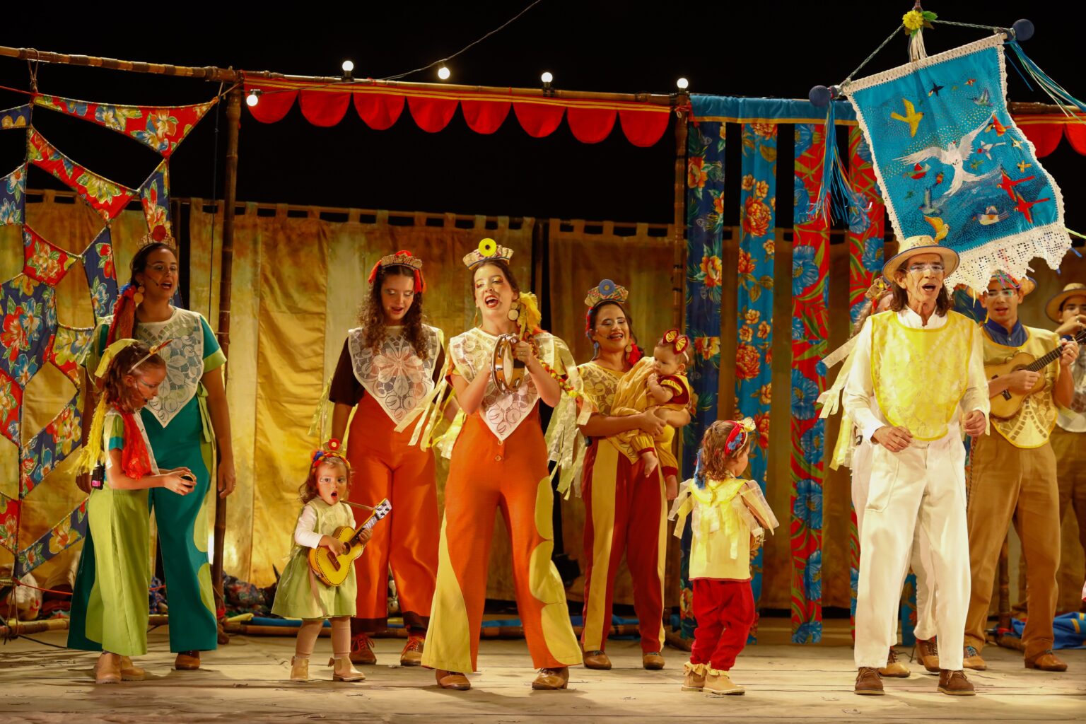 Carroça de Mamulengos: Quase 50 Anos de Tradição e Cultura no Festival de Curitiba Carroça de Mamulengos: Quase 50 Anos de Tradição e Cultura no Festival de Curitiba